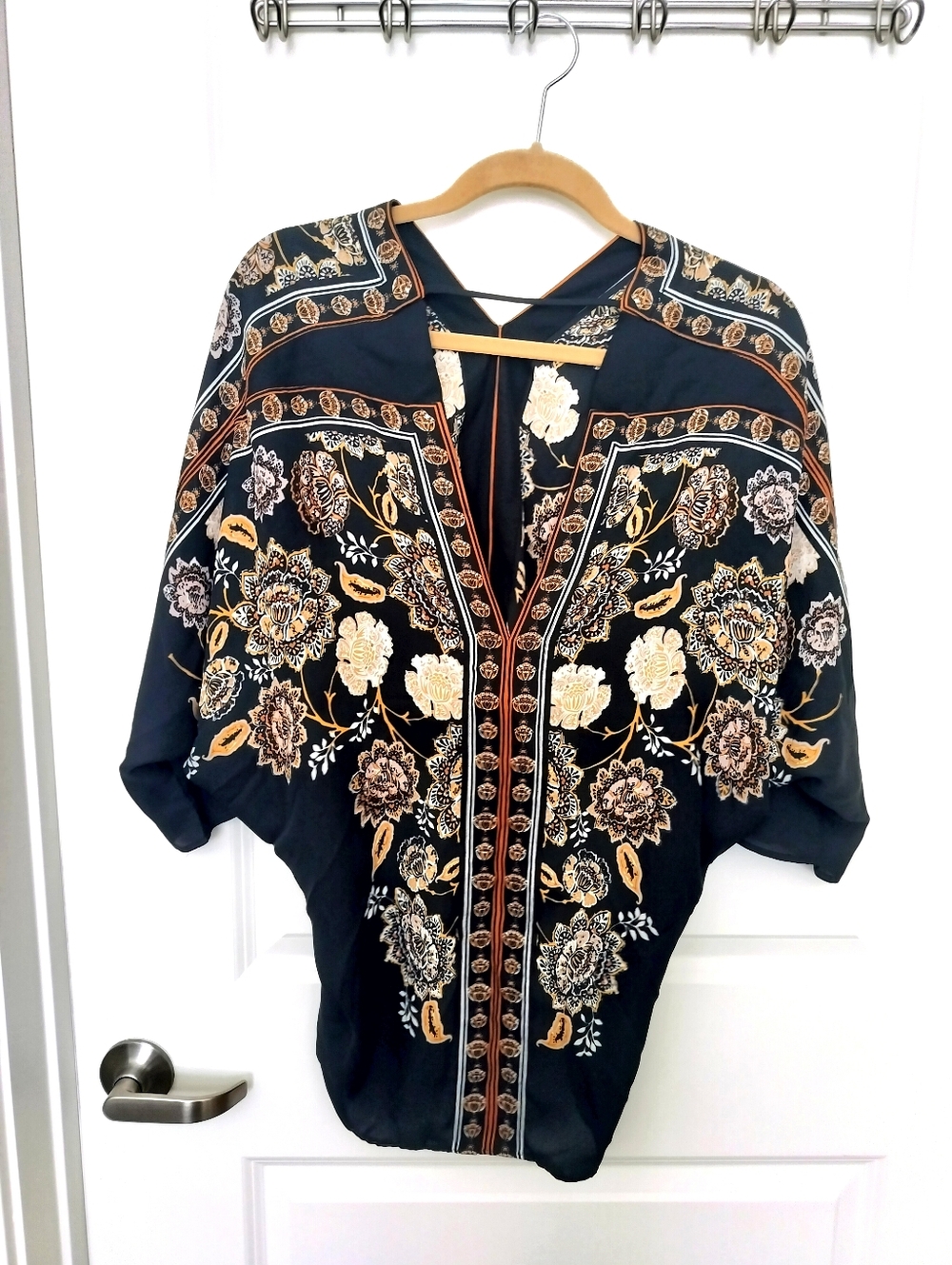 Rose & Olive Women's M Black Floral Embroidered V-Neck Tunic - Picture 5 of 5